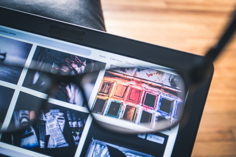 The Role Of Reading Glasses In The Use Of Electronic Devices