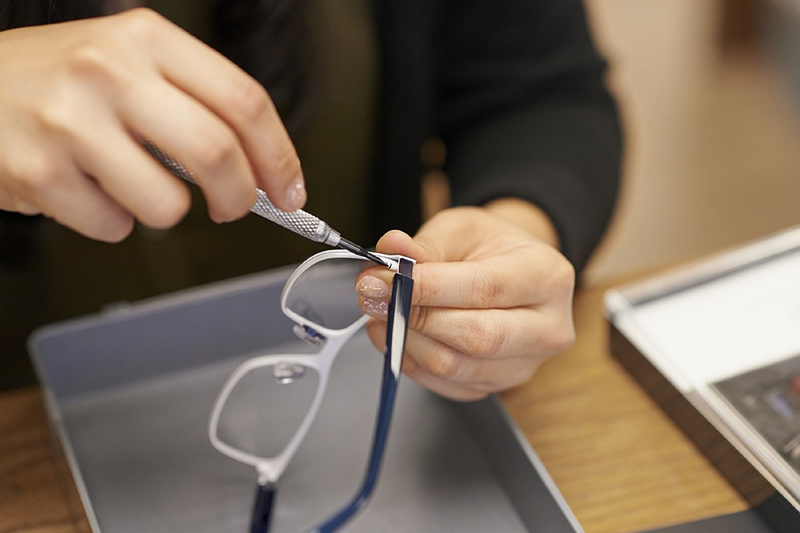Is The Glasses Really a Huge Profit Industry?